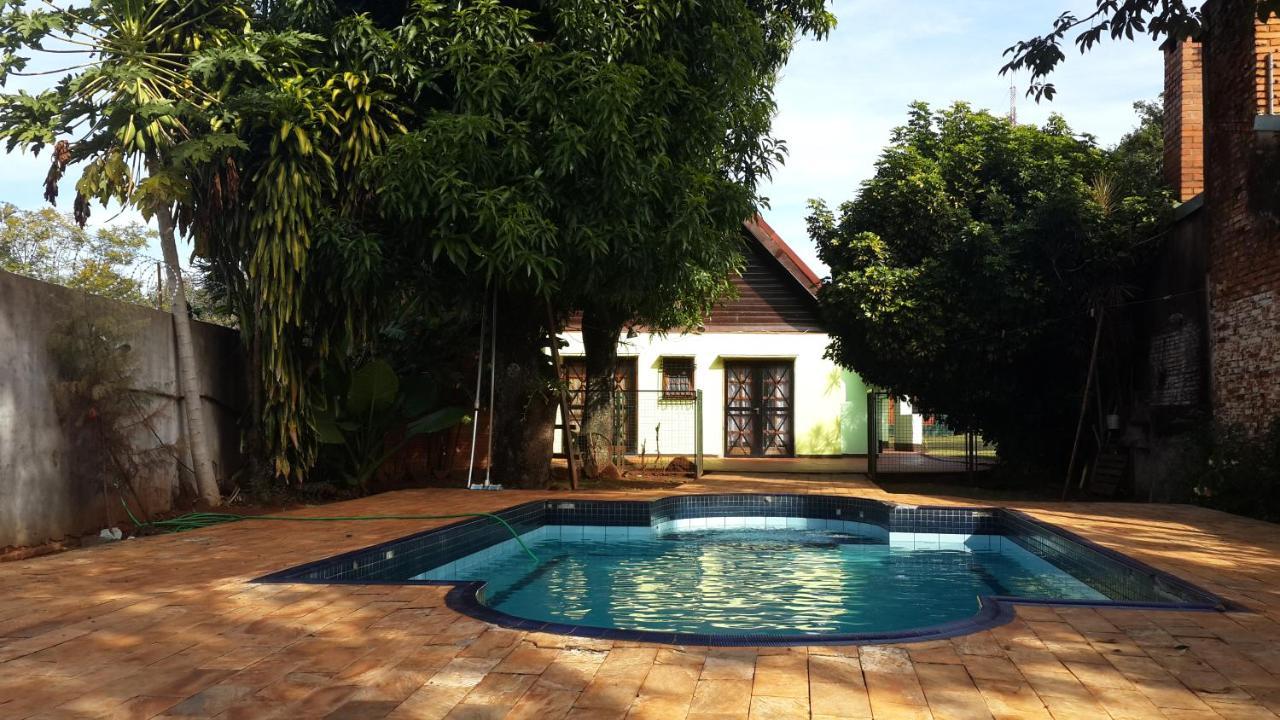 Casa Folks - Bed And Breakfast Puerto Iguazú Esterno foto