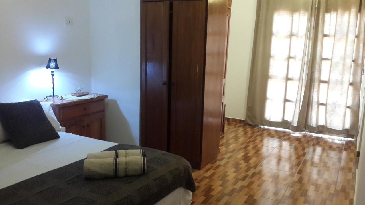 Casa Folks - Bed And Breakfast Puerto Iguazú Esterno foto